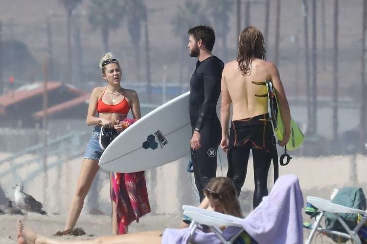 Liam Hemsworth, miley cyrus
