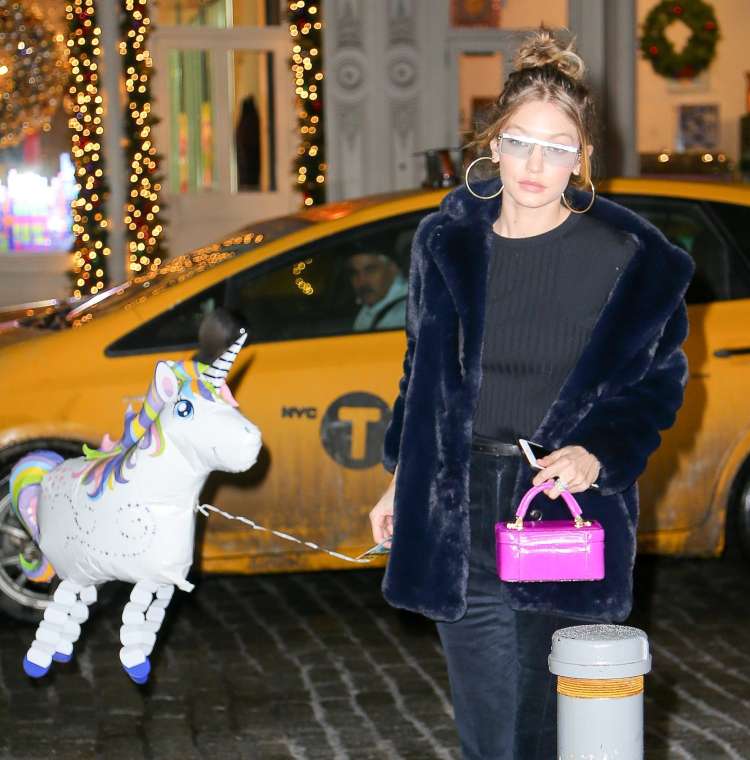 Gigi Hadid in samorog.