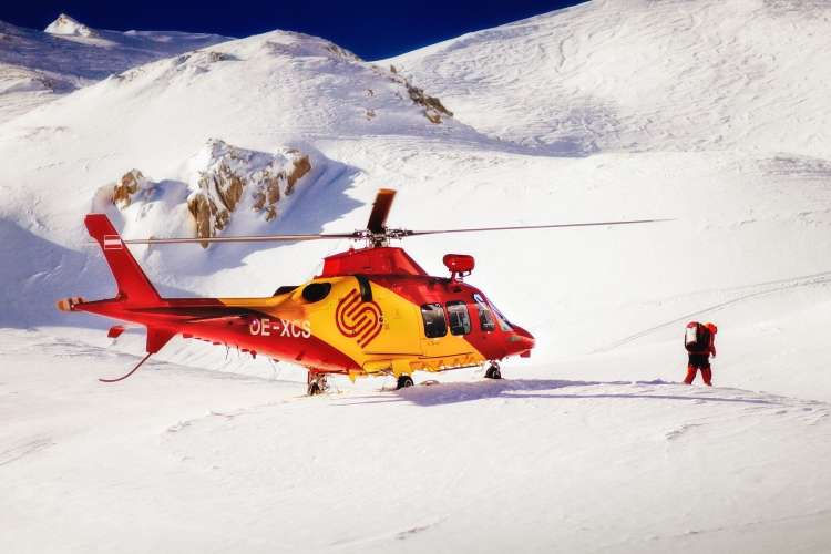 reševanje z letalom helikopter gore sneg