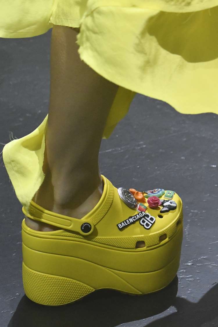 BALENCIAGA Foam shoes SS18 runway.jpg
