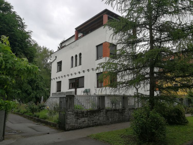 ažbetova 4