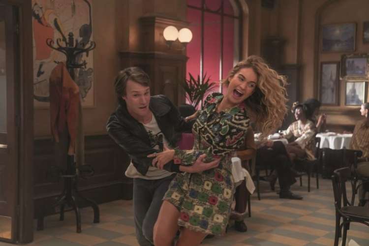 MAMMA MIA! SPET ZAČENJA SE_Hugh Skinner in Lily James.jpg