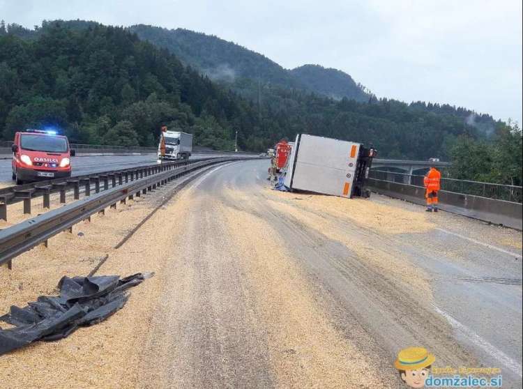 prometna nesreča, štajerska avtocesta, koruza, tovornjak