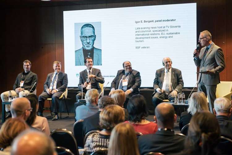 Okrogla miza »Diaspora kot most v sodobnih mednarodnih odnosih,« ki jo je USZS pripravil v okviru Blejskega strateškega foruma.