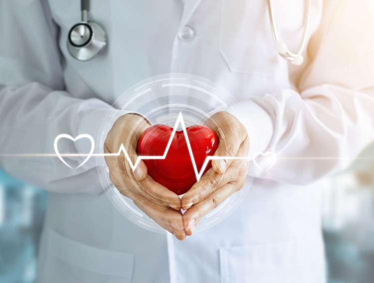 zdravje srce 2_ThinkstockPhotos-823767108.jpg