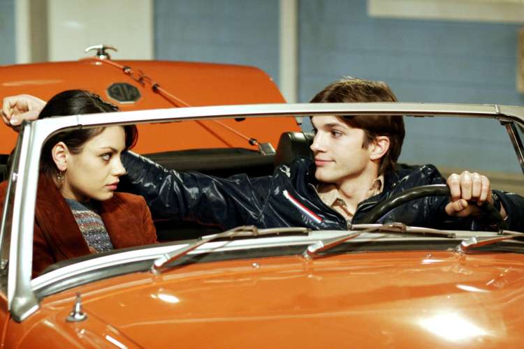 ashton kutcher in mila kunis.jpg