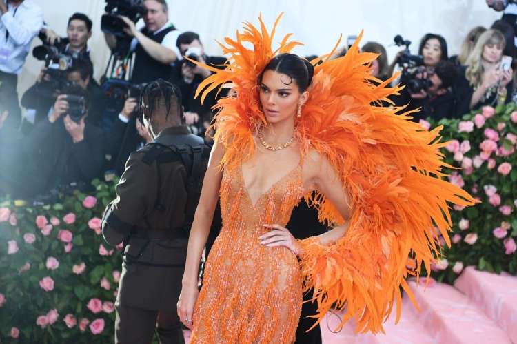 Kendall Jenner oranzna.jpg