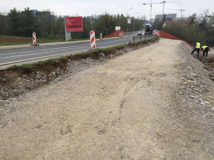 Zaradi del zaprt izvoz iz Levičnikove proti Ragovem.JPG