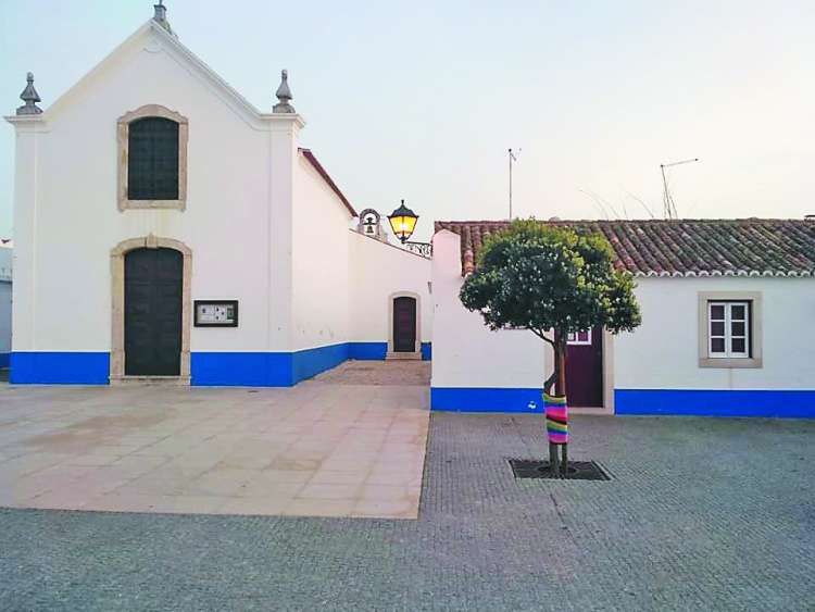 portugalska Trg v Portu Covu.jpg