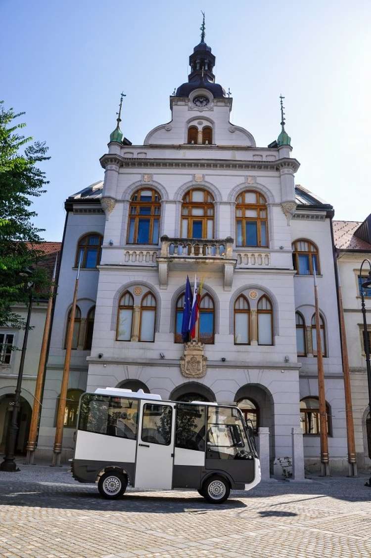 Mini bus v Novem mestu.jpg