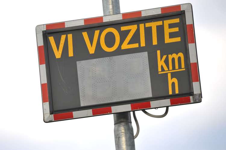 prikazovalnik hitrosti