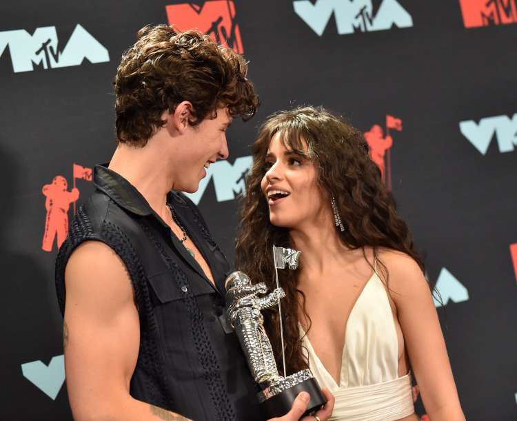 Shawn Mendes, Camila Cabello (2).jpg