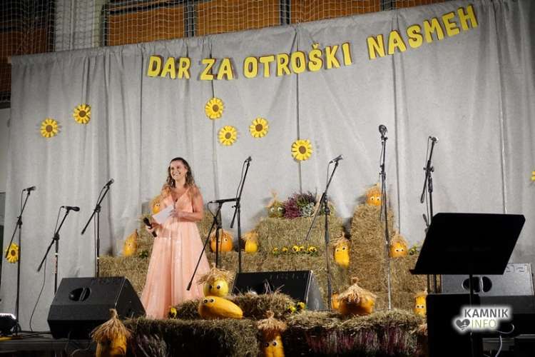 Veseljakinja Nina je že tretjič v domačem kraju poskrbela za dobršen del organizacije koncerta