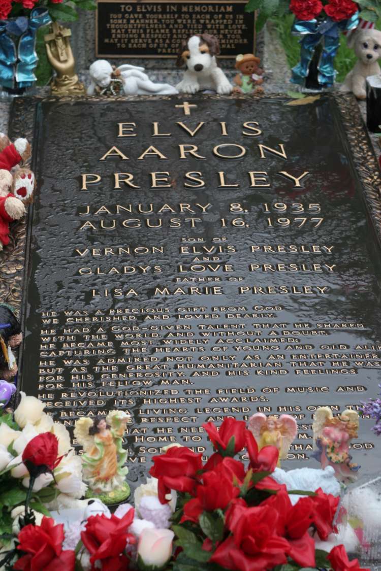elvis presley 2.jpg