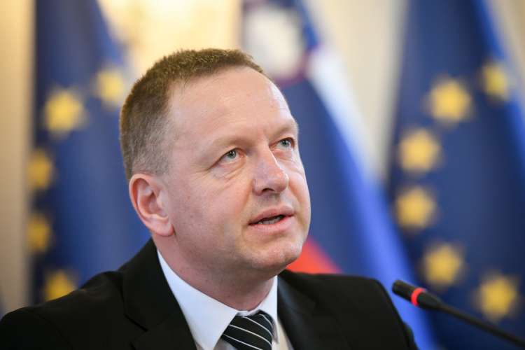 Na komisiji za preprečevanje korupcije, ki jo vodi Robert Šumi, so se odločili, da ne bodo preiskovali golf počitnic Janeza Janše na Mavriciju.