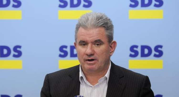 Minister za okolje Andrej Vizjak je priznal poraz in dejal, da "se je referendum ugrabil za druge cilje". Odstopa ni ponudil.