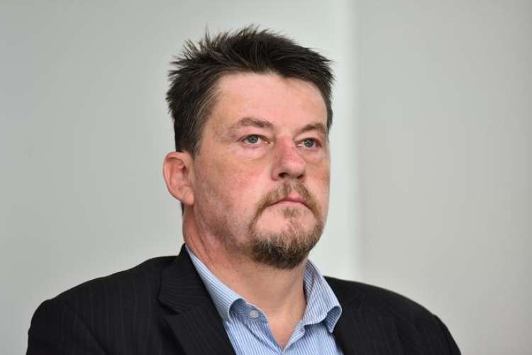 Delničar Nova24TV je tudi Boris Tomašič, direktor podjetja Nova hiša, še enega medijskega podjetja v lasti članov SDS, ki izdaja spletno stran Nova24TV.si.