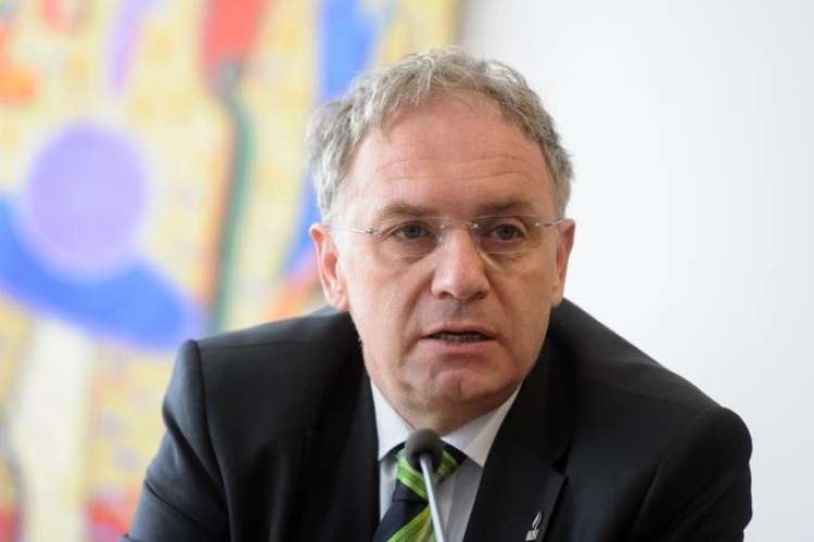 Ministru Alešu Hojsu je iz nekaj stavkov uspelo sestaviti pravo umetnino.