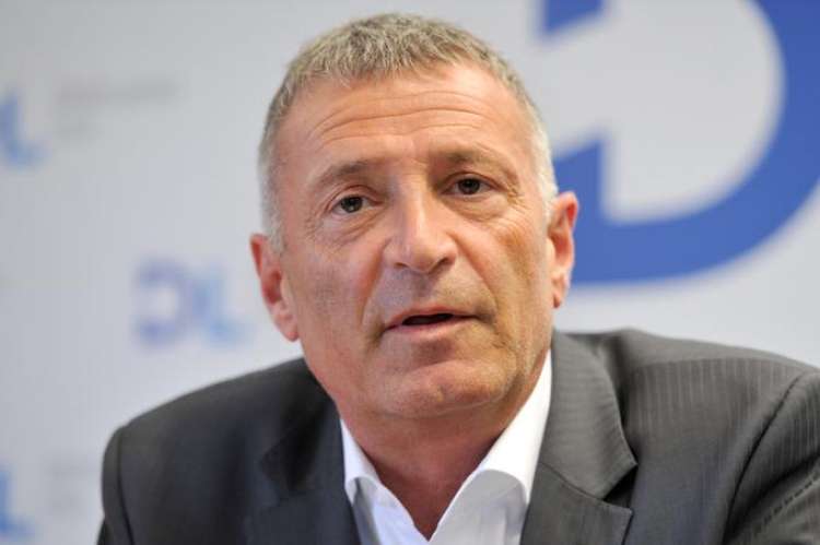 Novelo je leta 2013 predlagal minister za pravosodje Senko Pličanič iz vrst Državljanske liste.