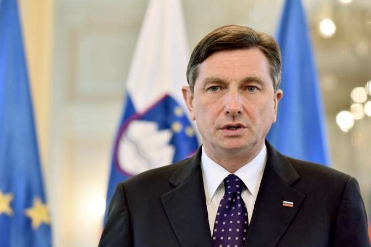 Predsednik republike Borut Pahor je 5. marca ob obisku v Sarajevu člane predsedstva BiH vprašal, ali je v državi možen miren razhod. Včeraj je zanikal, da bi že takrat vedel za obstoj "non-paperja", ki govori o razpadu BiH.