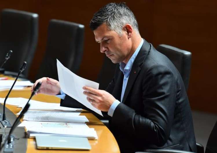 "Janša varnost zamenjuje z nadzorom," opozarja Matjaž Nemec, predsednik KNOVS.