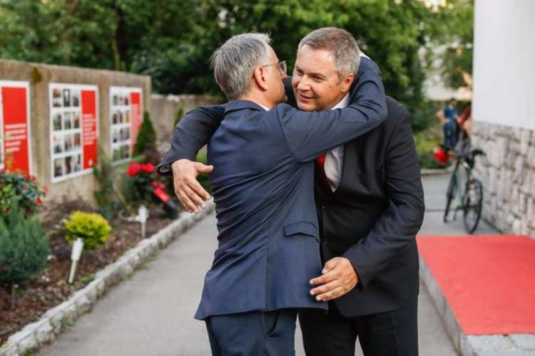 Židanov odhod utegne omajati položaj vodje poslanske skupine Matjaža Hana.