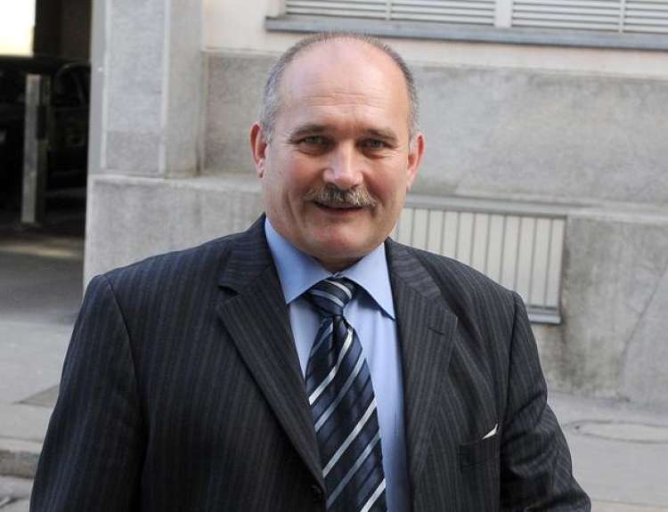 Novi izvršni direktor družbe Nova24tv.si je Božo Predalič, sekretar poslanske skupine SDS.
