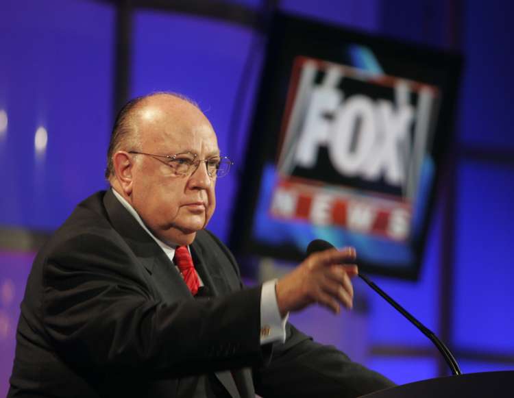 Propagandni prijemi Fox News iz obdobja, ko ga je vodil Roger Ailes, so primerljivi s stalinistično propagando, ki je v zadnjih letih – ob veliki ironiji zgodovine – posebej priljubljena pri radikalnih antikomunistih nekdanje vzhodne Evrope.