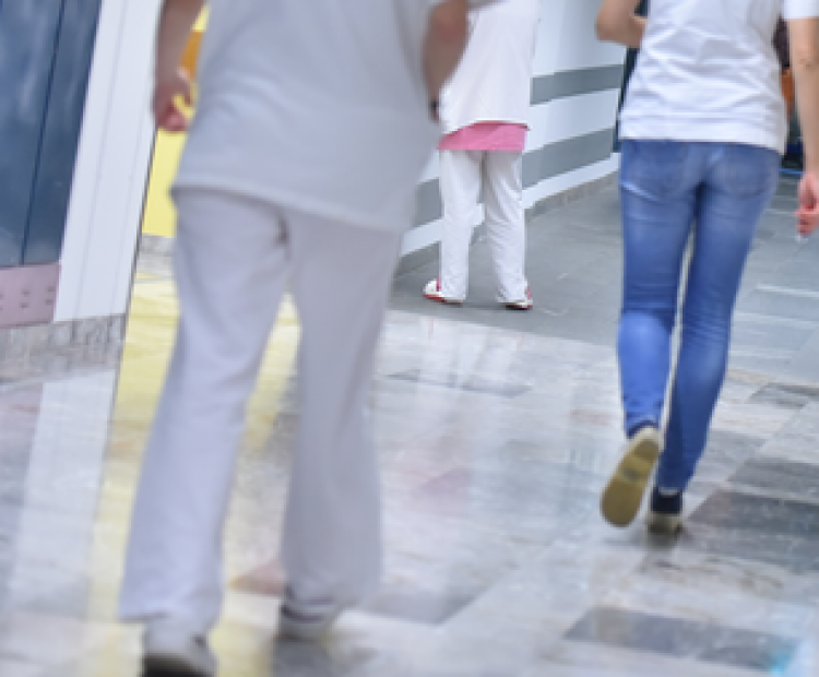 Slovenskim bolnišnicam se je v drugem valu močno splačalo, da so sprejele čim več bolnikov s covid-19.