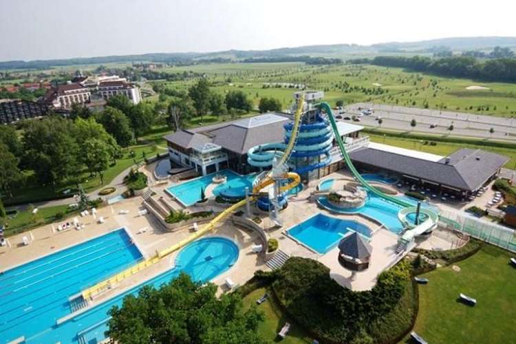 Sava je največja domača turistična skupina, ki ima v lasti osemnajst hotelov in pet apartmajskih naselij na Bledu, v Moravskih Toplicah, na Ptuju, v Radencih, Portorožu, Strunjanu in Izoli.