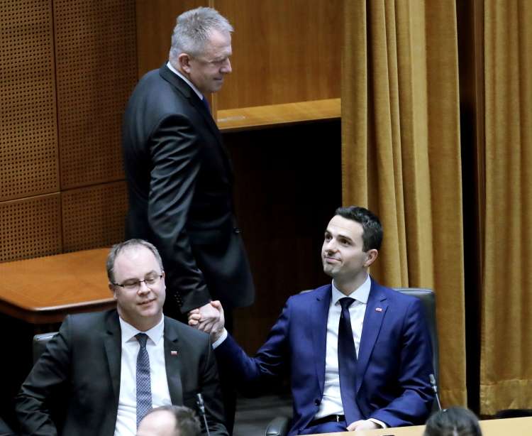 DeSUS je že odšel, na vrsti so v SMC in NSi.