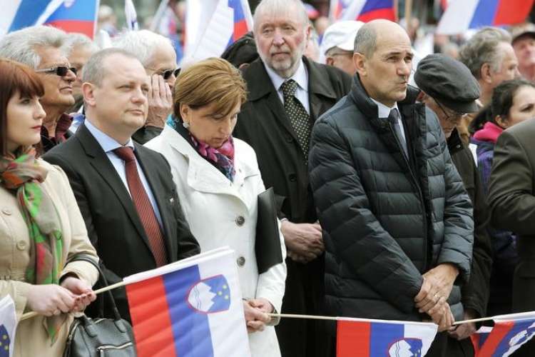 Politično zrela poteza bi bila, če bi mandatarstvo ponudili Ljudmili Novak.