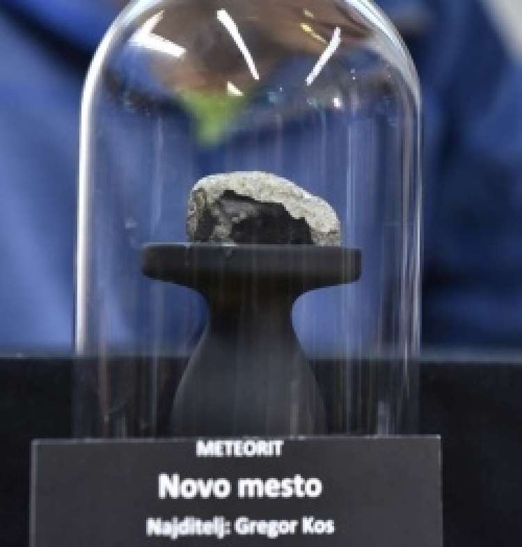 Najden kos meteorita v Prečni.jpg