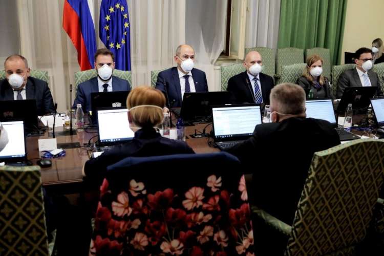 V svetu SDS je ideologija le krinka za prijateljske posle in motnja, v katero se levica zaletava med bogatenjem "prvorazrednih".