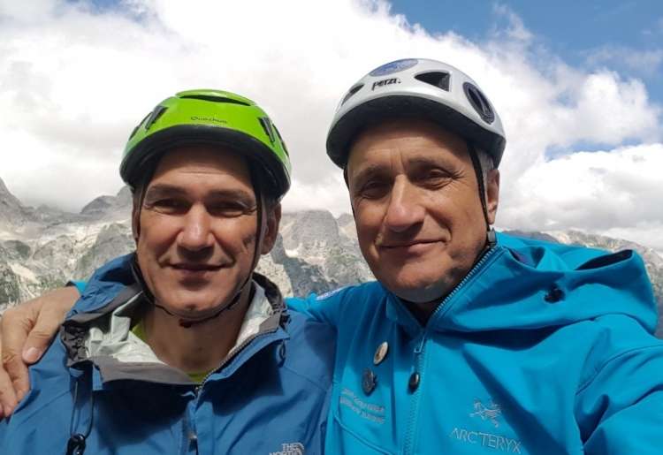 Bojan Pograjc je dolgoletni prijatelj Janeza Janše iz alpinističnih in gorniških krogov.