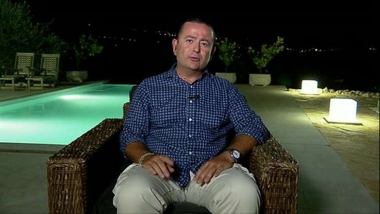 Dosedanji vršilec dolžnosti direktorja Miha Pogačnik je v kazenskem postopku zaradi domnevno nezakonitega posredovanja pri prihodu hrvaških anesteziologov v Slovenijo.