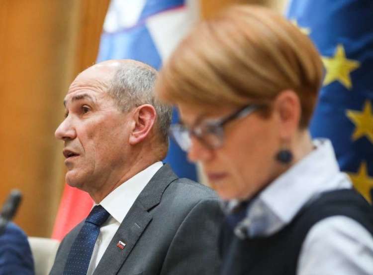 Pivčeva ne skriva odličnih odnosov s predsednikom vlade Janezom Janšo.