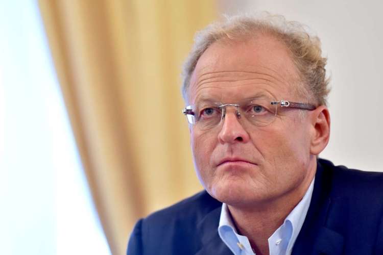 Janez Škrabec se je z ostalimi gradbinci očitno dogovoril o premirju.