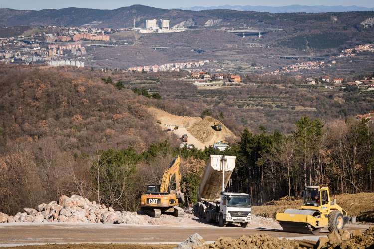 Žnidar je bil v preteklosti nasprotoval ustanovitvi podjetja, v katerem bi po novem delal.