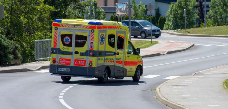 Nosečnico so na koncu iz Izole v Ljubljano prepeljali z reševalnim vozilom.