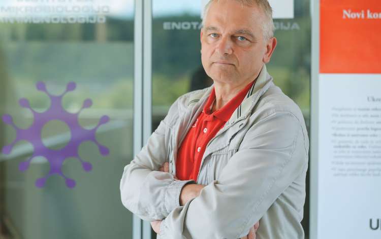 "Cepijo naj se tudi ljudje, ki so preboleli covid-19," svetuje dr. Alojz Ihan, vodja Katedre za mikrobiologijo in imunologijo na Medicinski fakulteti v Ljubljani.