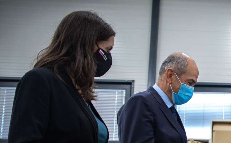 Slovenija je bila ena od prvih držav, ki je med drugim valom epidemije zaprla šole. In je med zadnjimi, ki jih bo odprla.