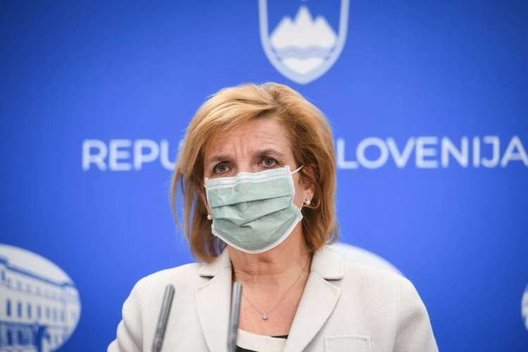 Zapisniki potrjujejo, da je vlada zamujala tako s pripravami na drugi val epidemije kot z ukrepanjem. Ni upoštevala nekaterih ključnih predlogov stroke, ki bi verjetno rešili marsikatero življenje.