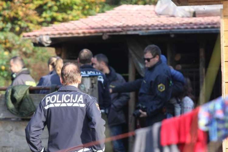 dobruška vas, slovenska policija