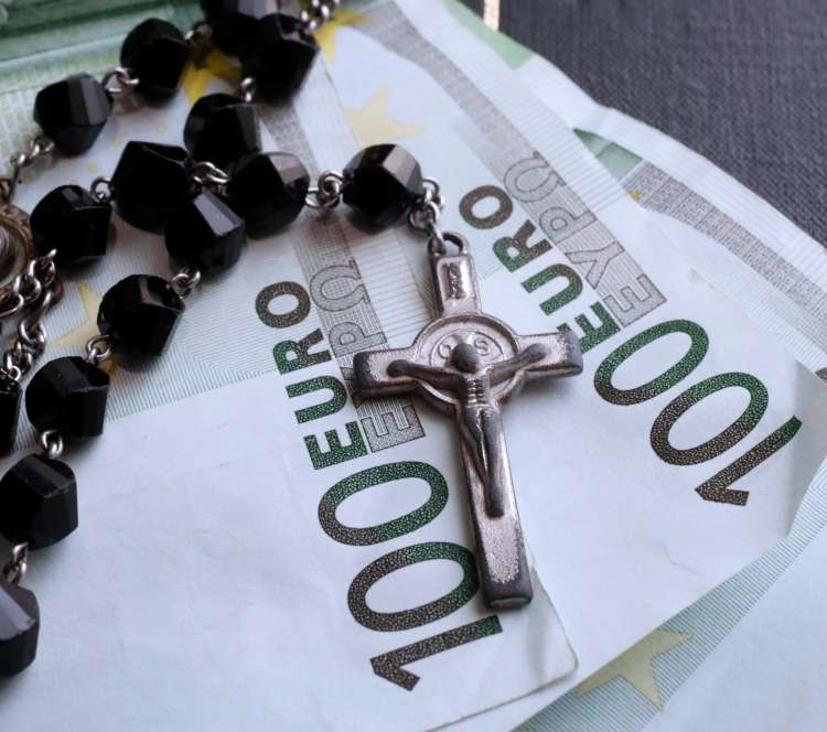cerkev, denar, evri, rožni venec, svetopismo, bibilija, jezus