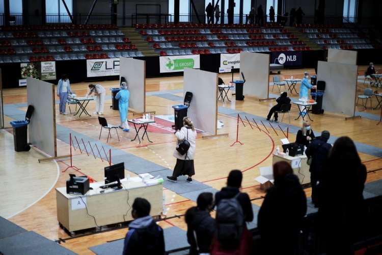 Po vsej državi je bilo opravljenih že 147.000 hitrih testov. Ugotovljenih je bilo okoli 8.700 okužb z novim koronavirusom.