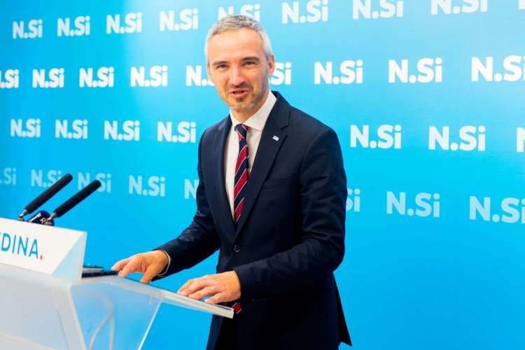 Križanič je dobil službo na javnem skladu, ki sodi pod okrilje ministra za delo Janeza Ciglerja Kralja (na fotografiji).