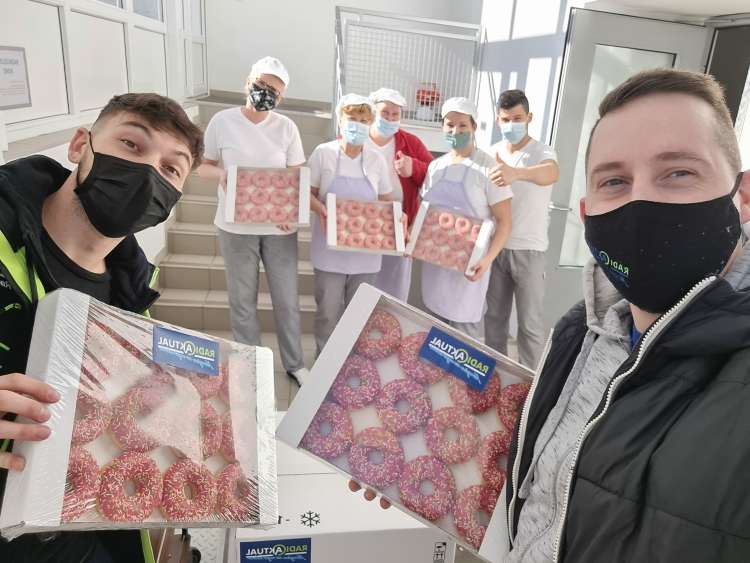 pekarstvo-orehek, donut-krofi, radio-aktual