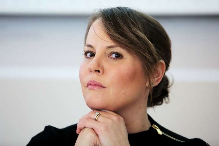 Nina Zidar Klemenčič je v imenu ministrstva za gospodarstvo in zavoda za blagovne rezerve hodila na sestanke na računsko sodišče.