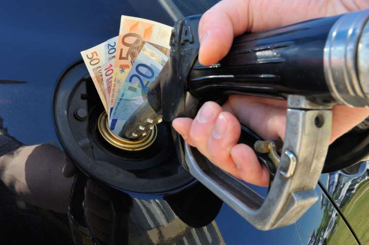Največji izziv za Golobovo vlado bo energetska kriza, ki ne bo vplivala samo na cene goriva, ampak bo po verigi vplivala tudi na ceno hrane in drugih osnovnih življenjskih dobrin.